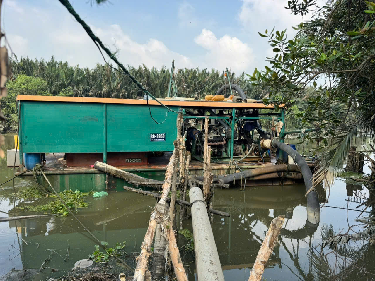 Phà bơm cát